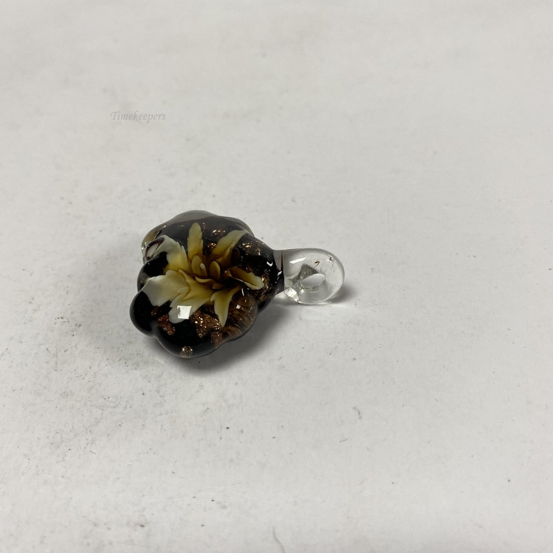 m068 Vintage Floral Glass Pendant Collectible