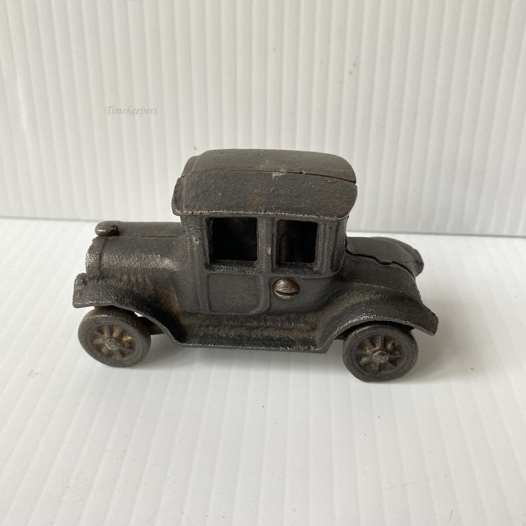 m106 Vintage Collectible Figurine Cast Iron Ford Car Paper Weight Rolling Wheels