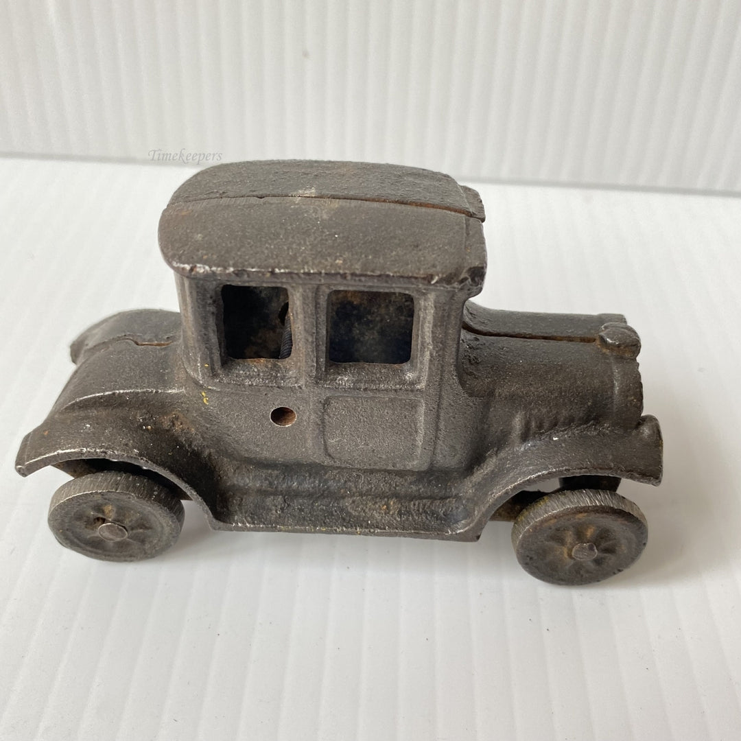 m106 Vintage Collectible Figurine Cast Iron Ford Car Paper Weight Rolling Wheels