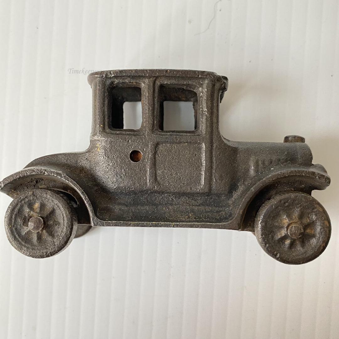 m106 Vintage Collectible Figurine Cast Iron Ford Car Paper Weight Rolling Wheels