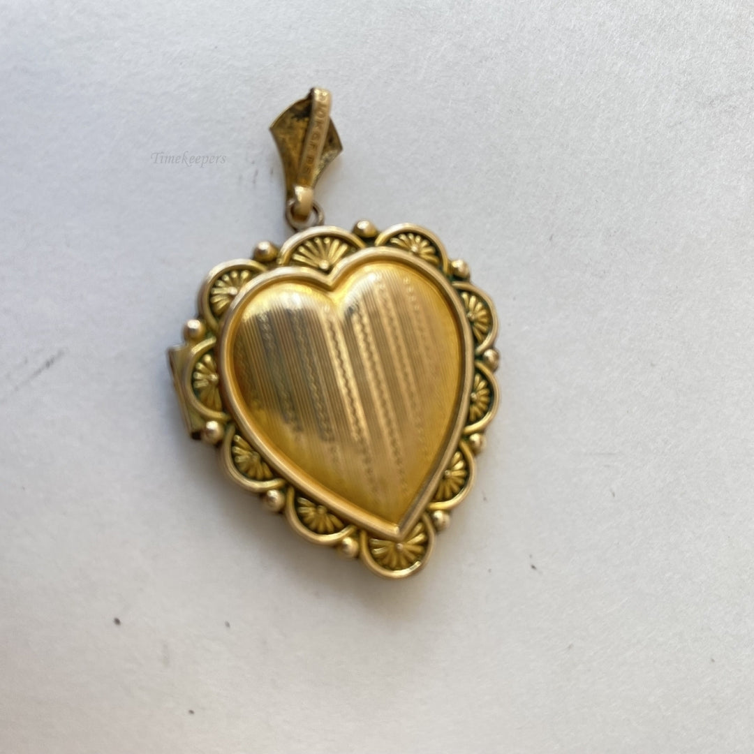 m166 Vintage Gold Filled Gold Tone Heart Locket Pendant