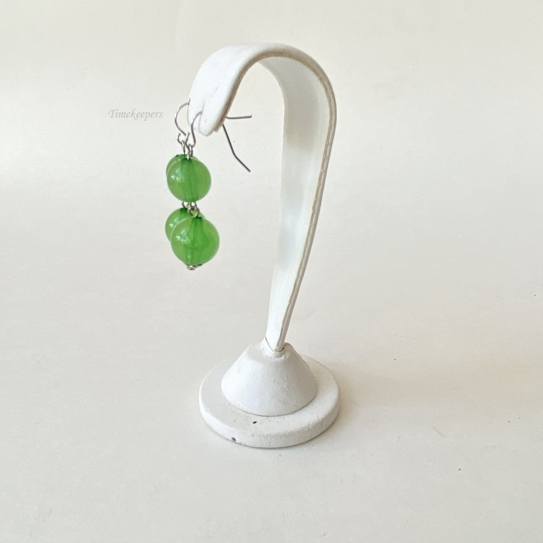 m169 Vintage Sterling Silver Green Stone Beads Dangle Earrings