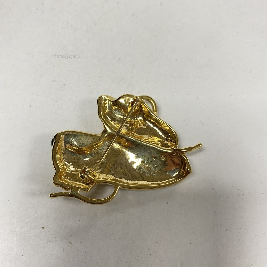 m224 Vintage Gold Tone White Black Enamel Fancy Tennis Shoes Brooch Lapel Pin