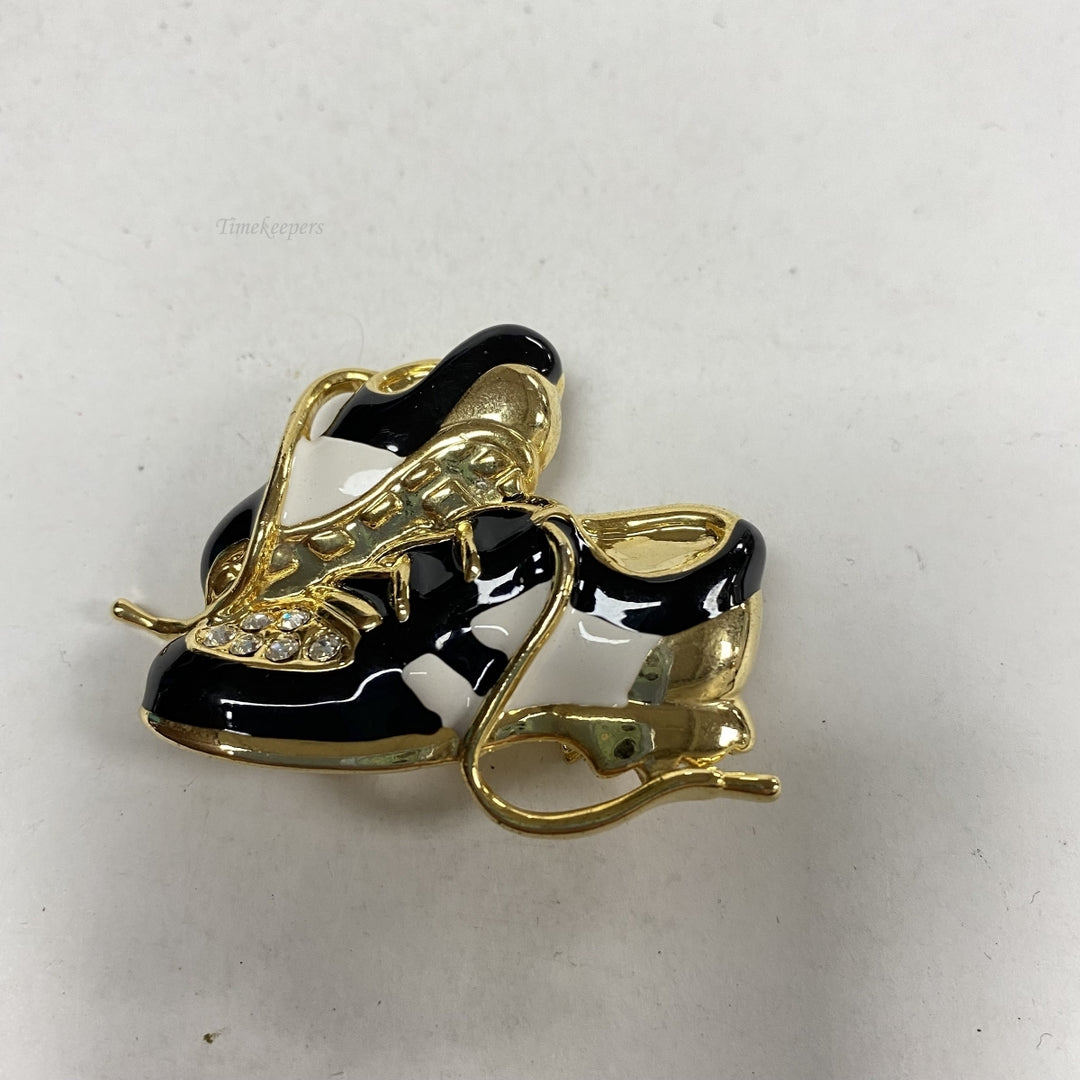 m224 Vintage Gold Tone White Black Enamel Fancy Tennis Shoes Brooch Lapel Pin