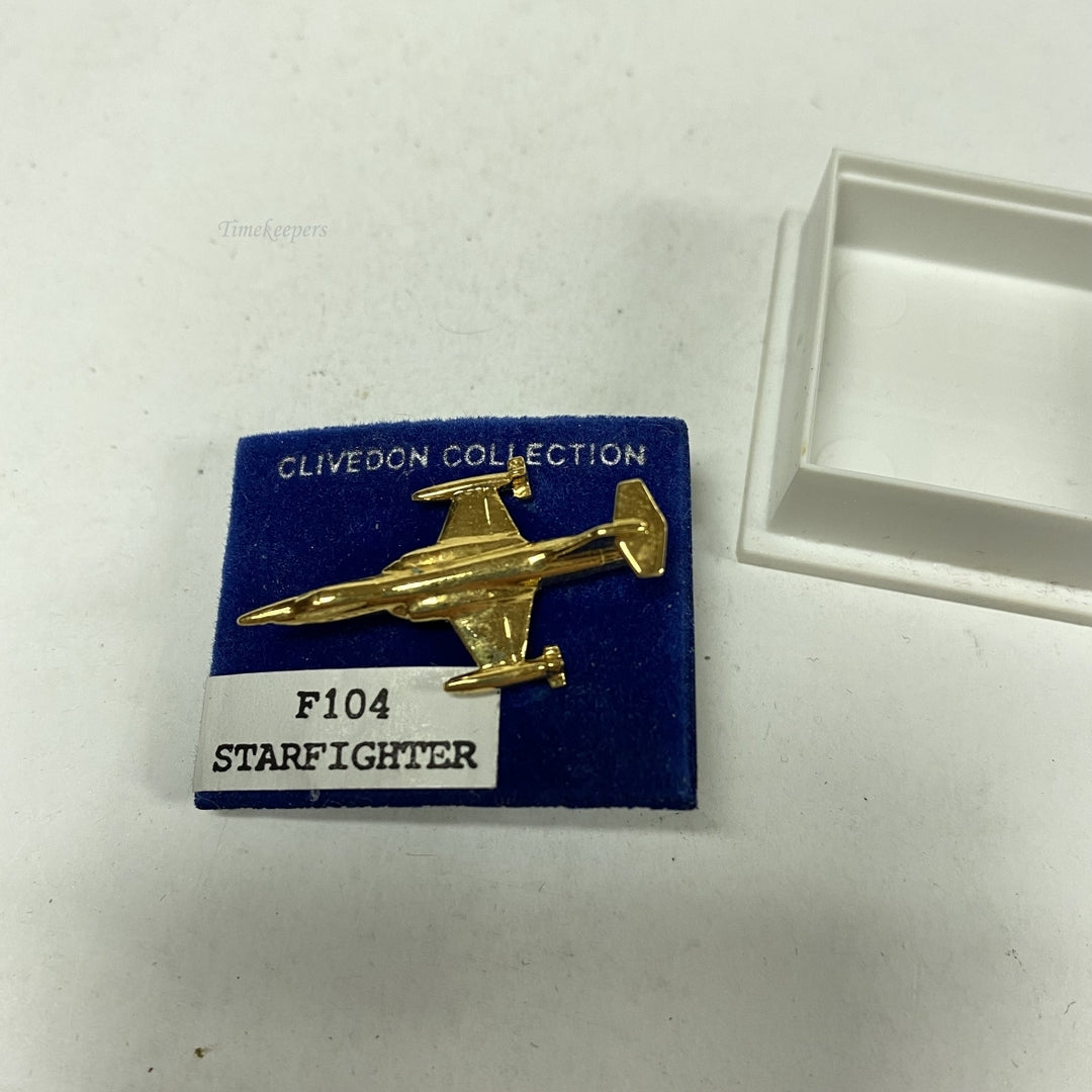 m317 Vintage Gold Tone Clivedon Collection F104 Starfighter Airplane Lapel Pin
