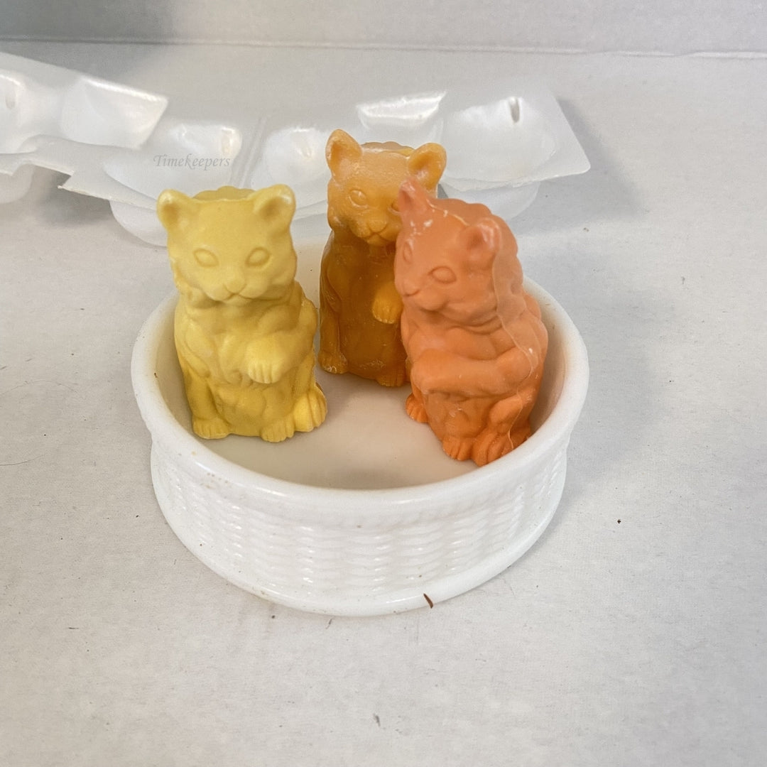 m327 Vintage Avon Collectible Sittin' Kittens Soap Dish and 3 Hostess Fragranced Soaps