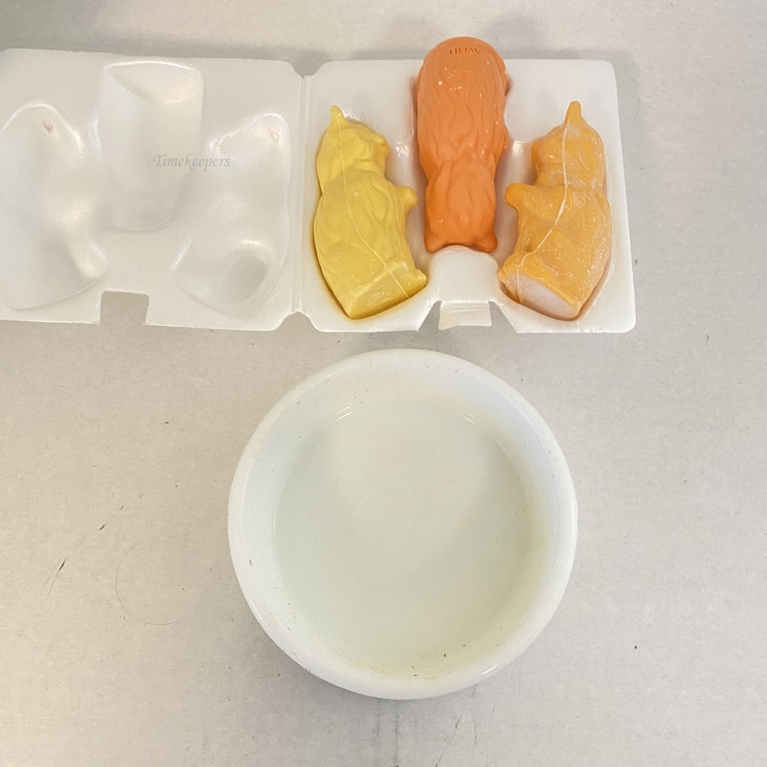 m327 Vintage Avon Collectible Sittin' Kittens Soap Dish and 3 Hostess Fragranced Soaps