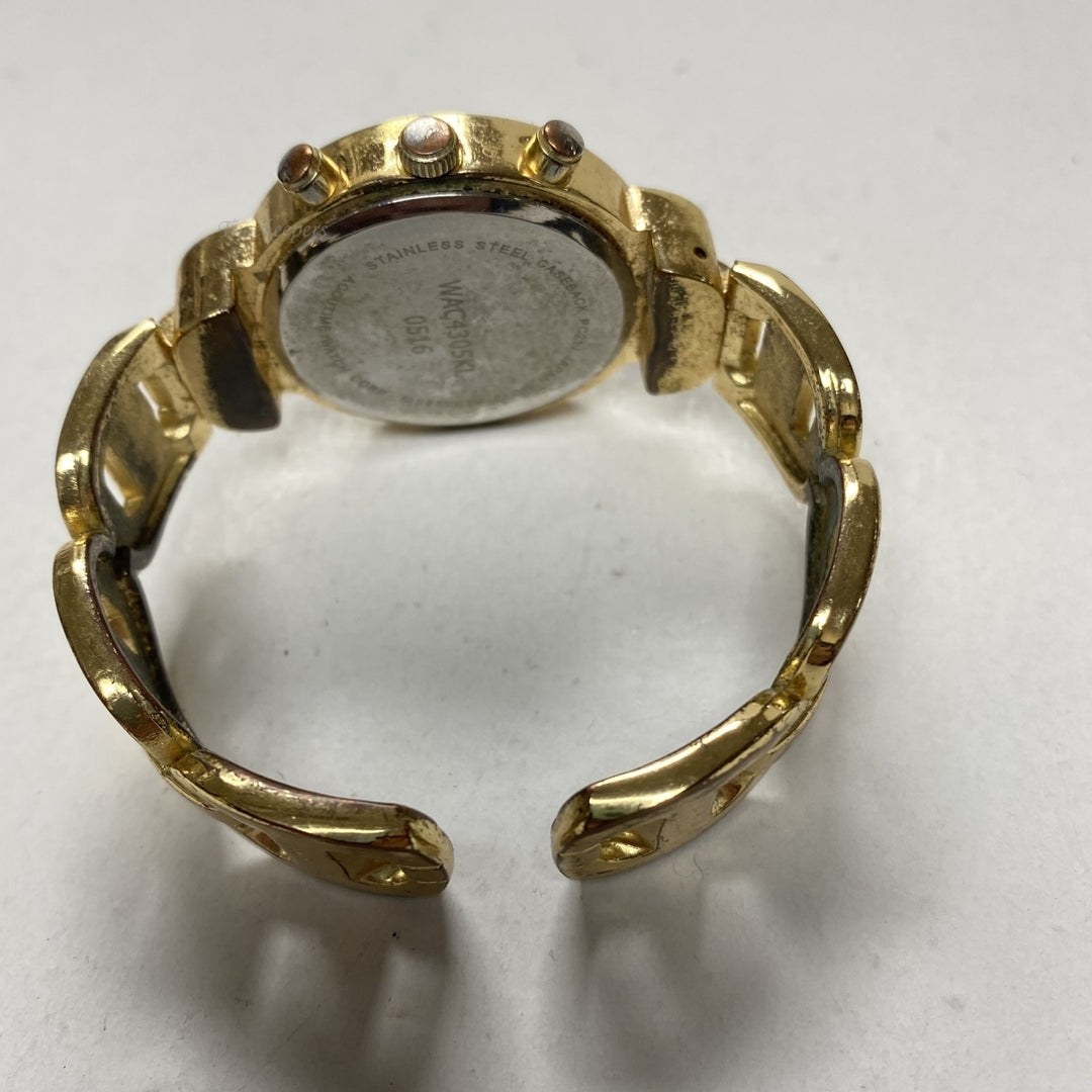 m396 Vintage Vivani Gold Tone Snap Bracelet Japan Mov't Unisex Wrist Watch