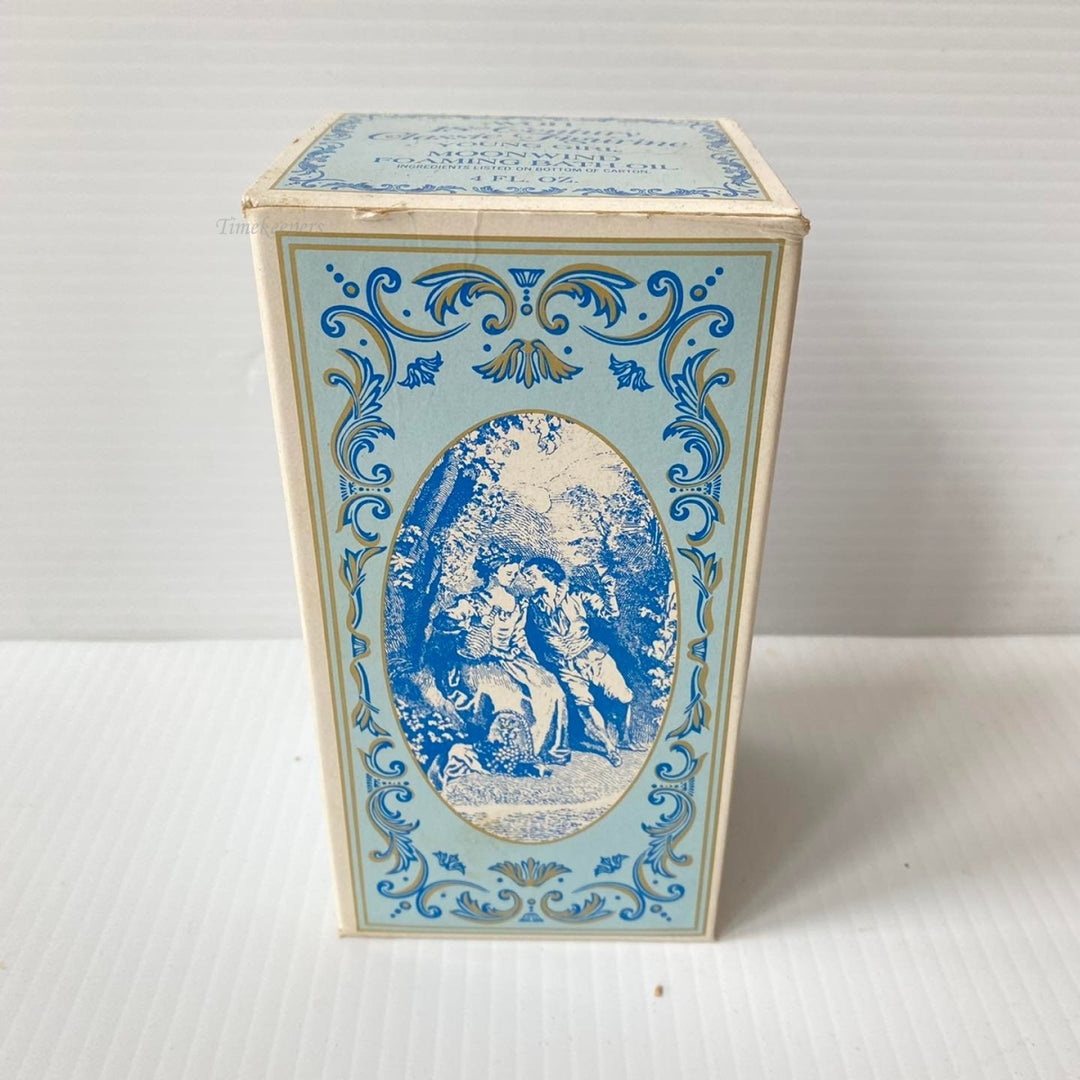 m451 Vintage Avon 18th Century Classic Girl Figurine Foaming Bath Oil 4 fl oz