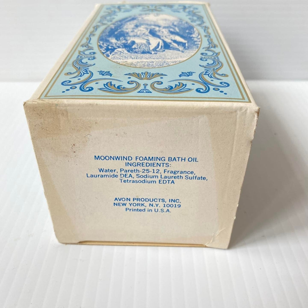 m451 Vintage Avon 18th Century Classic Girl Figurine Foaming Bath Oil 4 fl oz