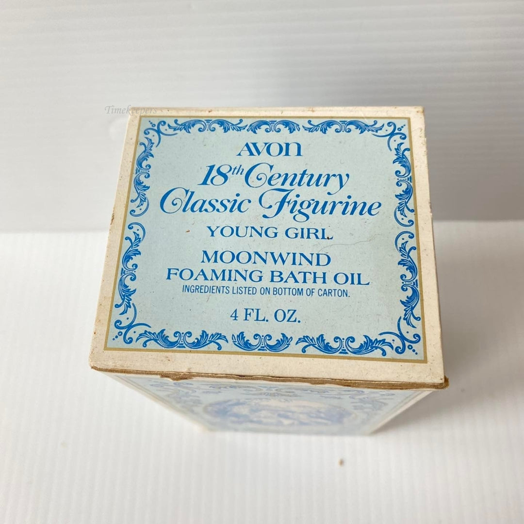 m451 Vintage Avon 18th Century Classic Girl Figurine Foaming Bath Oil 4 fl oz
