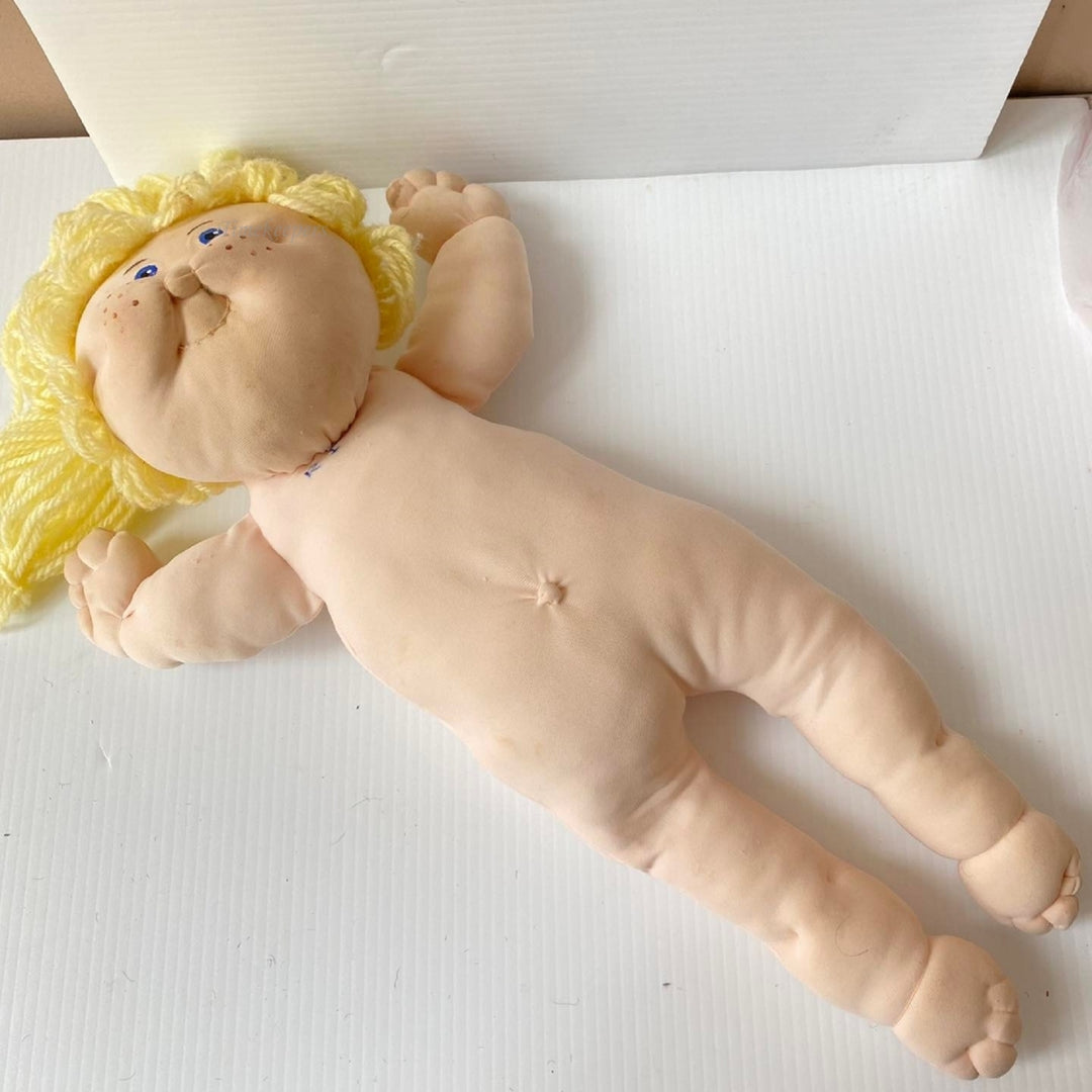 m549 Vintage Girl Doll Yellow Loop Hair Blue Eyes No Outfits