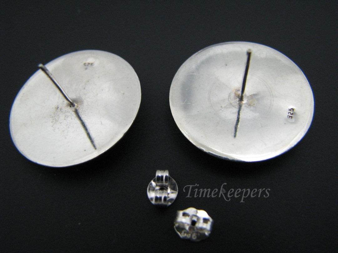 b100 Pretty Sterling Silver Etched Button Earrings