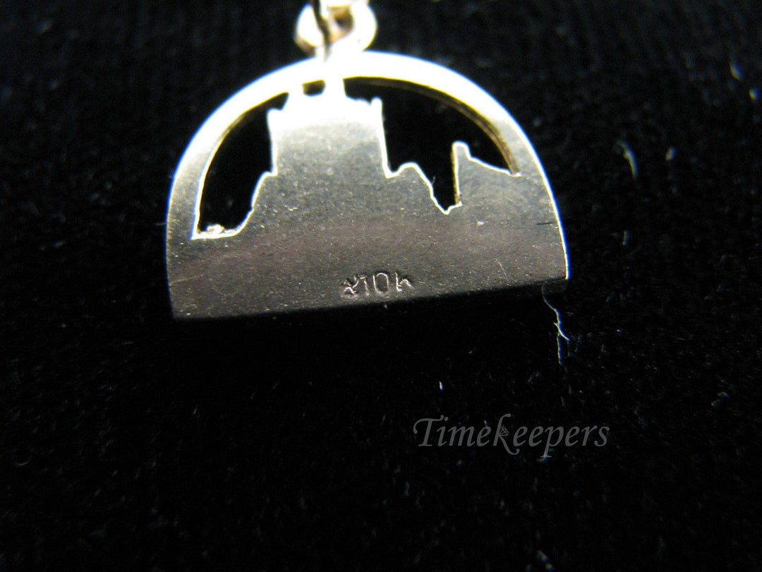 a752 10k Yellow Gold Skyline Charm