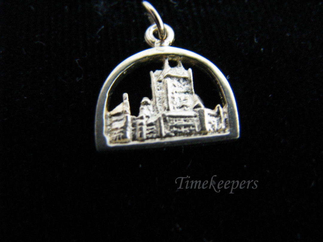 a752 10k Yellow Gold Skyline Charm