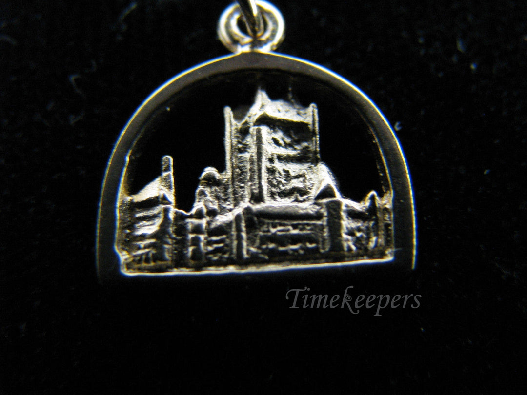 a752 10k Yellow Gold Skyline Charm