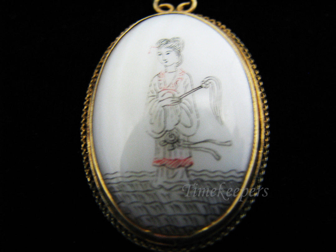 a751 Unique Vintage Shell Locket Hand Painted with Gold Filled Bail and Latch