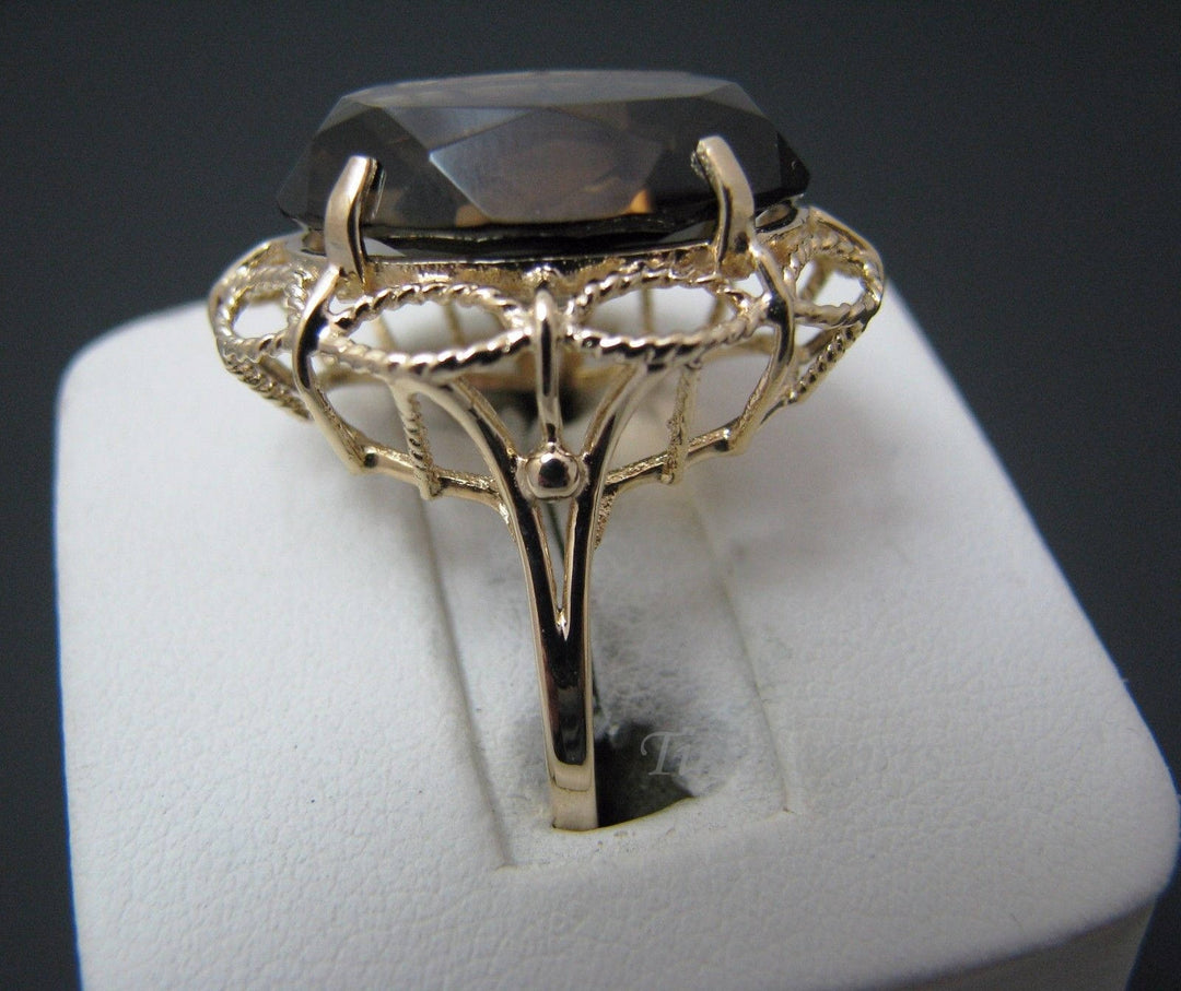 a987 Beautiful Oval Cut Smokey Quartz in a 14k Yellow Gold Filigree Ring