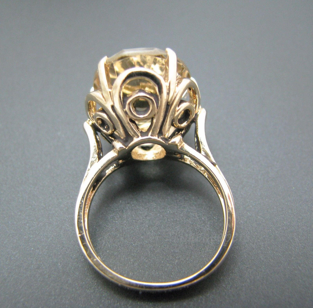 a400 Beautiful Large Oval Cut Garnet in a 14k Yellow Gold Ring