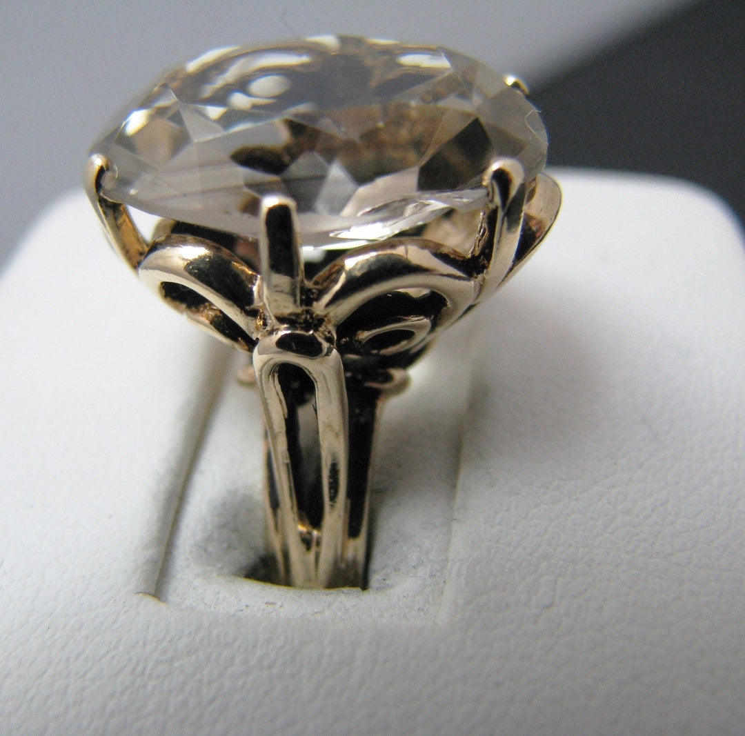 a400 Beautiful Large Oval Cut Garnet in a 14k Yellow Gold Ring