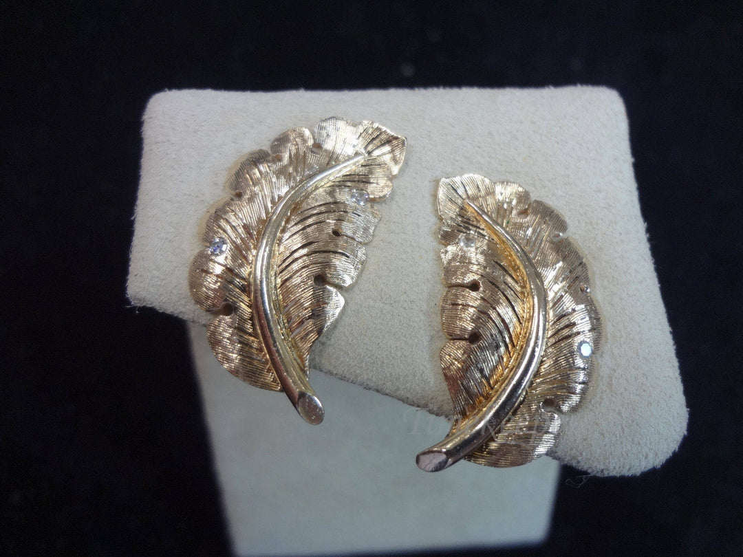 b040 Beautiful 14k Yellow gold Leaf Design Earrings With 4 small diamonds