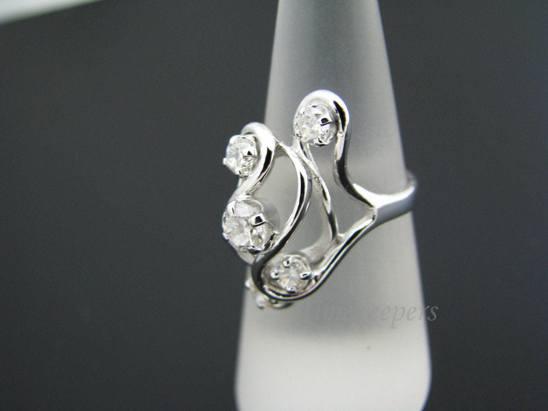 a344 Unique Stunning 5 Diamond Swirled Ring in 14k White Gold
