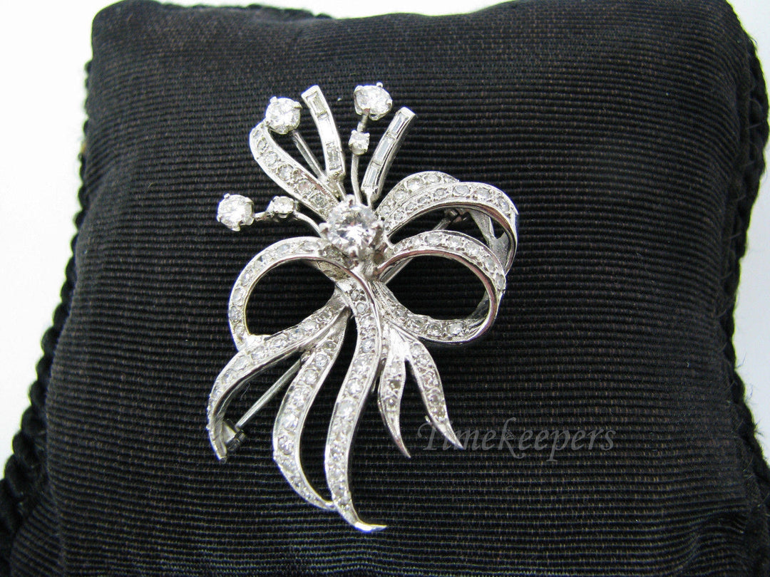 a501 Beautiful 14k White Gold Flowing Ribbon Brooch Pin Encrusted Diamonds