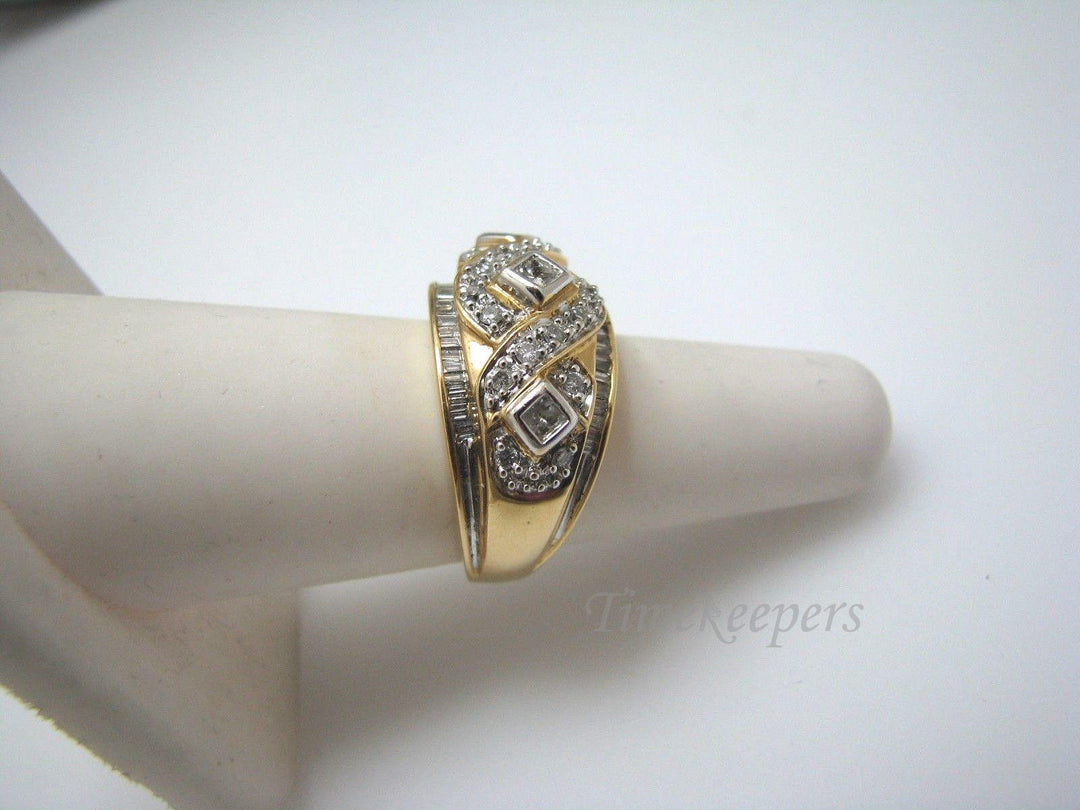 a806 Vintage Original Stunning Multi-Diamond Ring in 10k Yellow Gold
