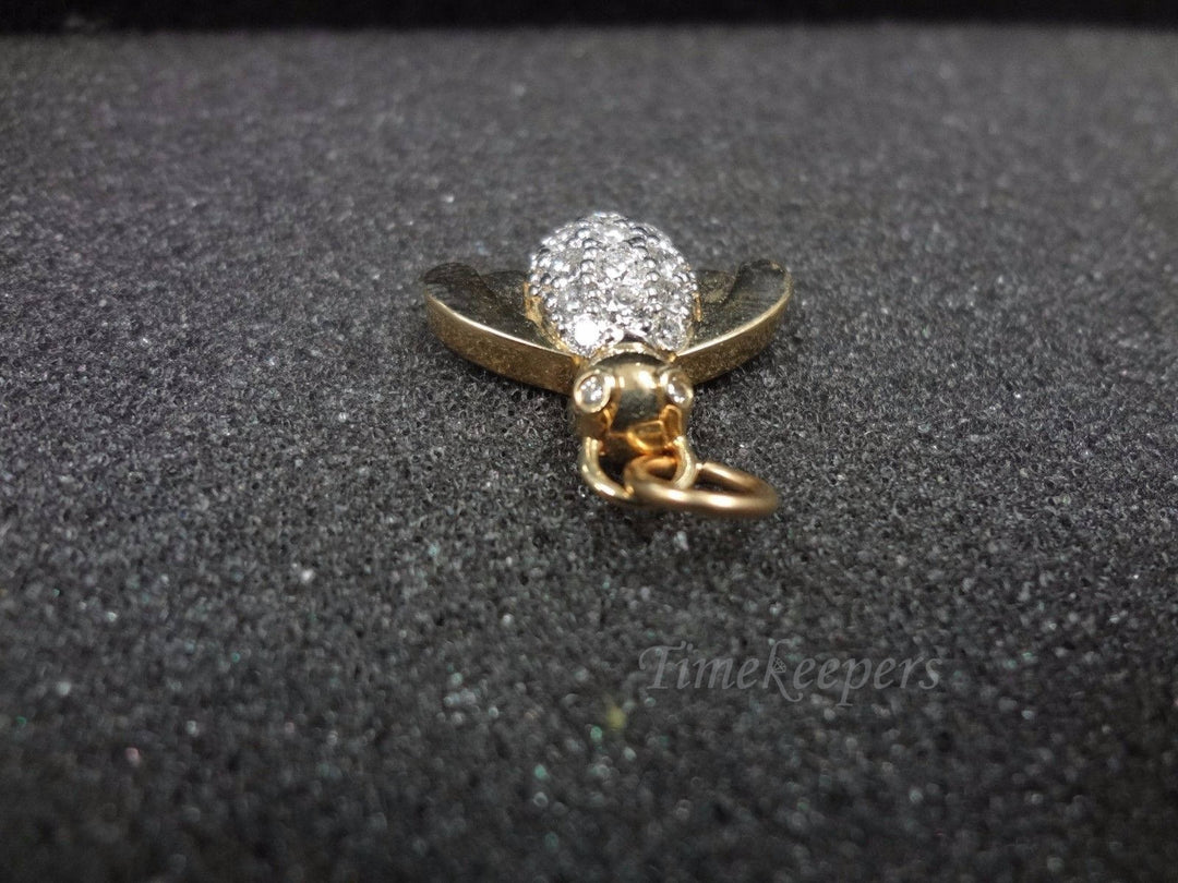 a626 Beautiful Vintage 14k Yellow Gold Fly with a Diamond Body Pendant Charm