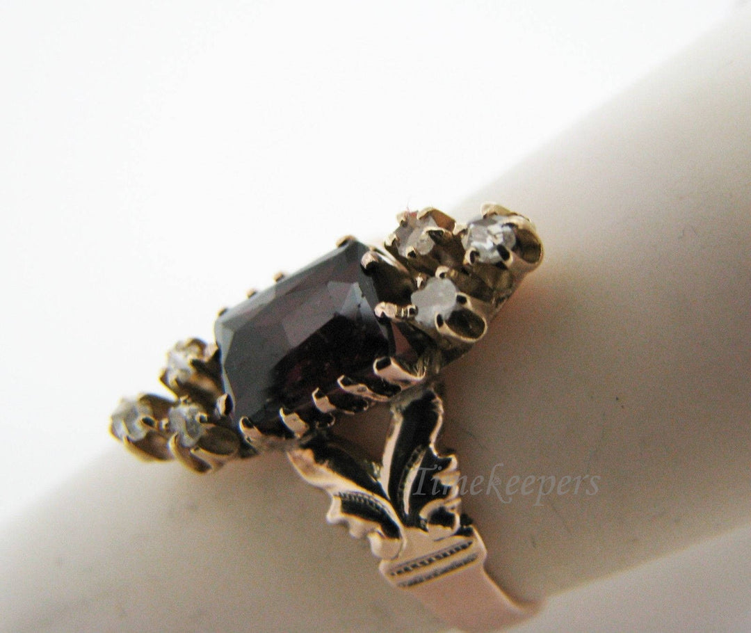 a961 Beautiful Vintage Garnet and Diamond Ring in 14k Yellow Gold