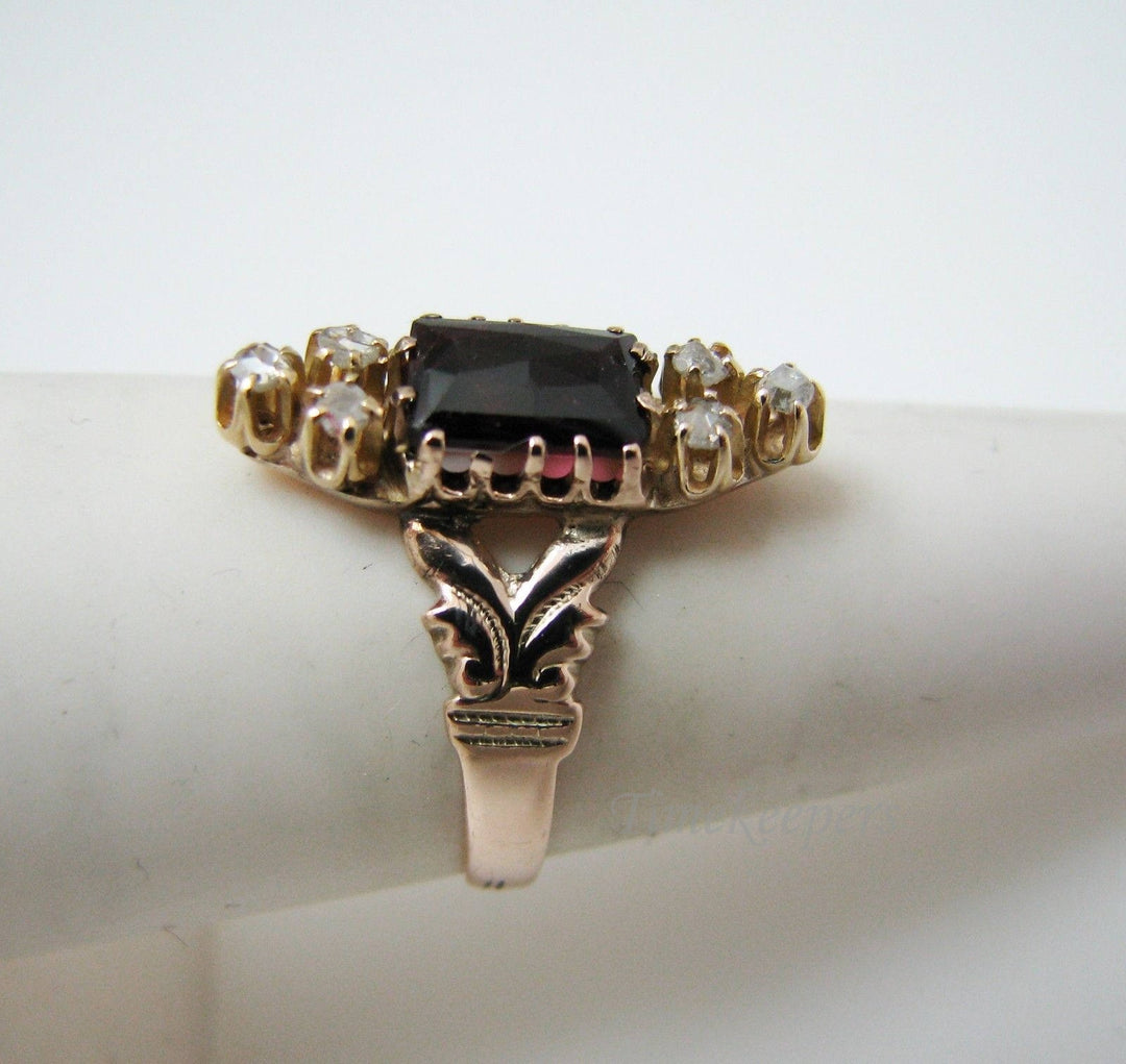 a961 Beautiful Vintage Garnet and Diamond Ring in 14k Yellow Gold
