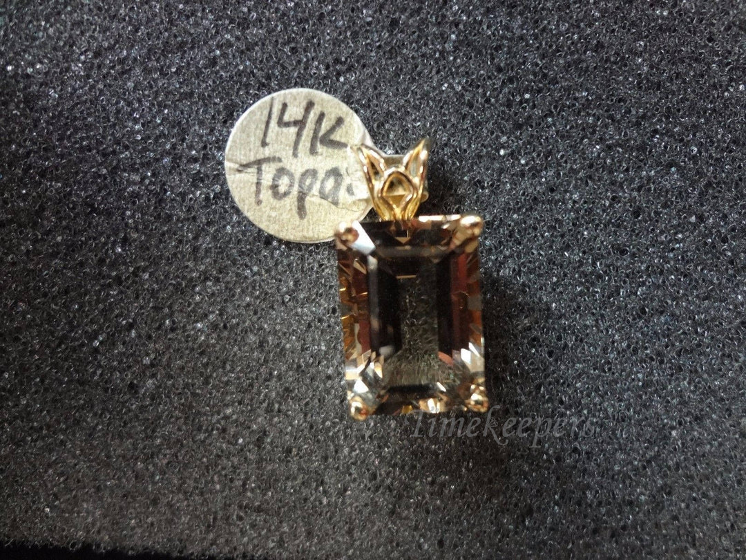 c328 Beautiful Topaz Pendant in 14k Yellow Gold Setting