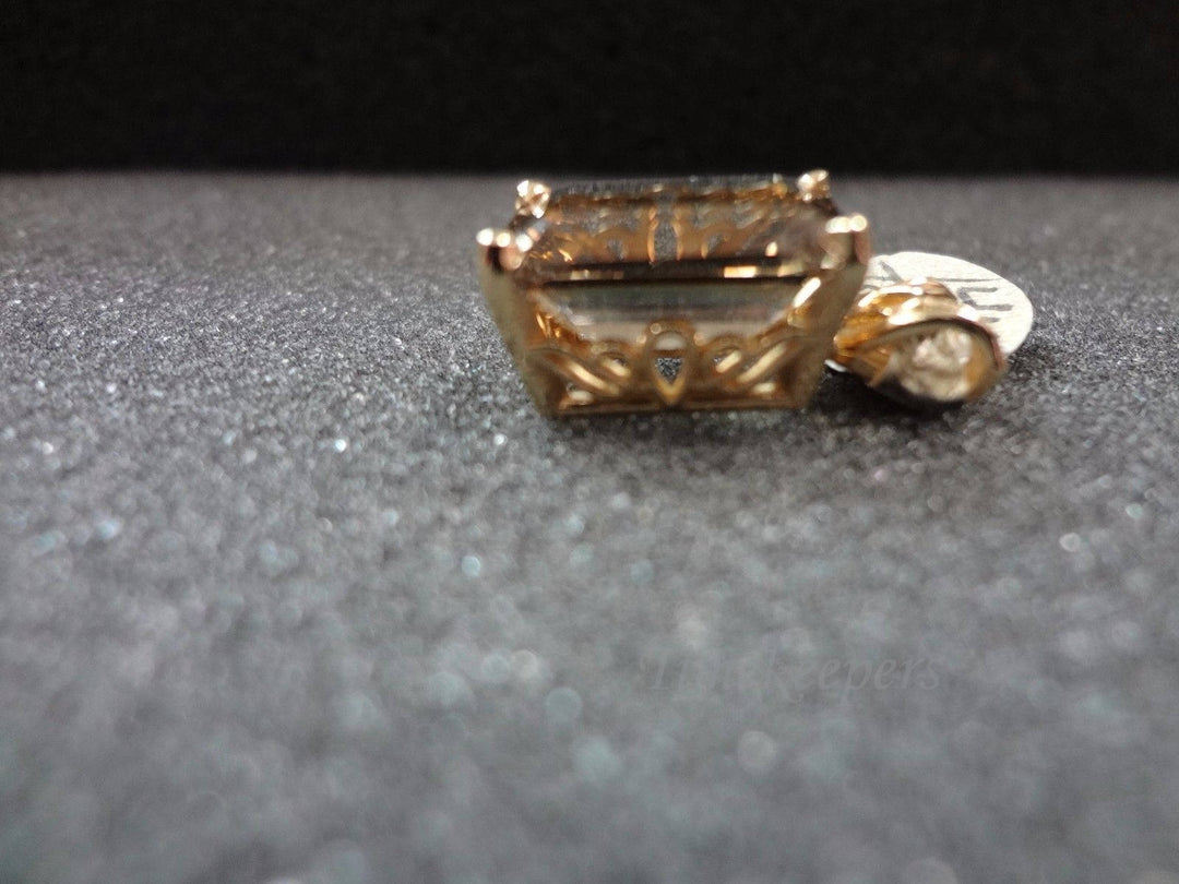 c328 Beautiful Topaz Pendant in 14k Yellow Gold Setting