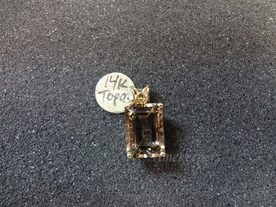 c328 Beautiful Topaz Pendant in 14k Yellow Gold Setting