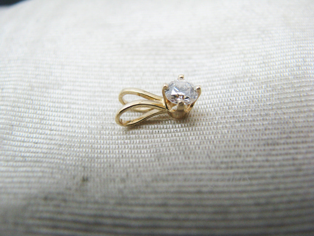 a997 Beautiful Split Bail Diamond Pendant in 14k Yellow Gold