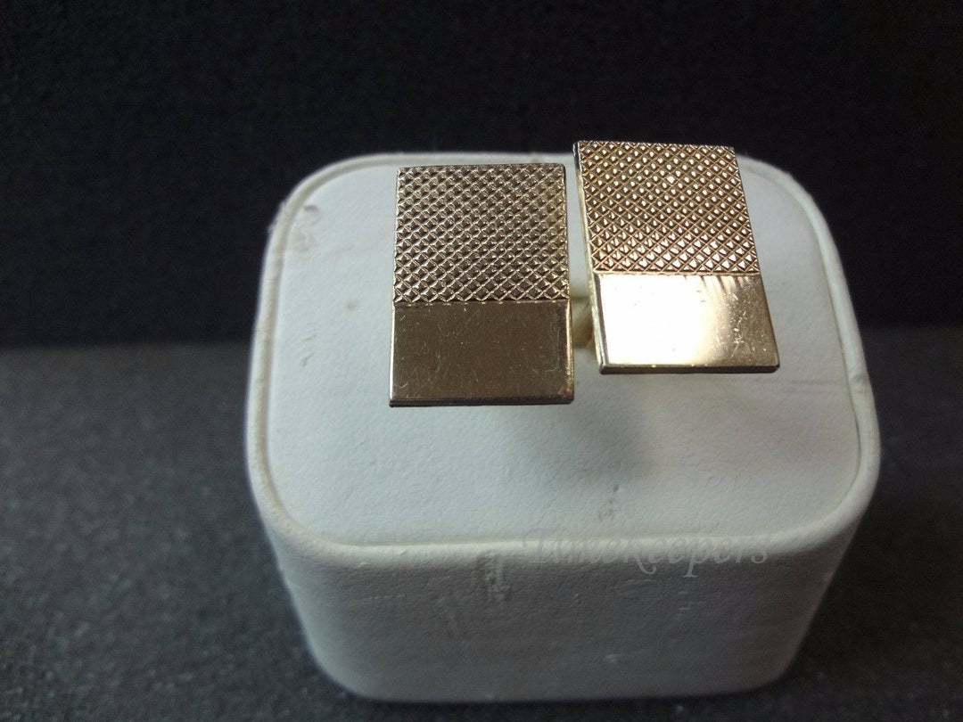 c655 Handsome Vintage Gold Tone Rectangle Diamond Etched Cuff links