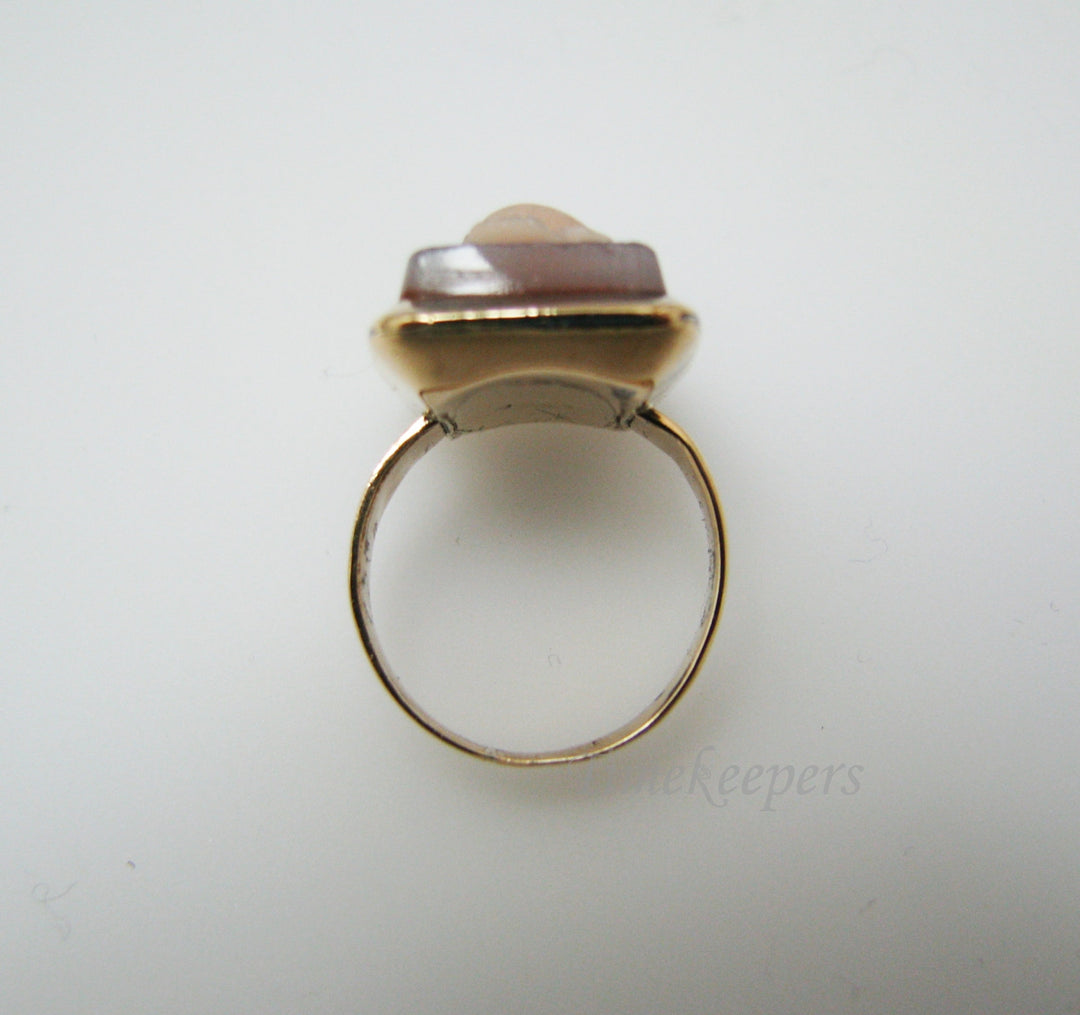 a975 Beautiful Vintage Carved Cameo Ring in 10k Yellow Gold