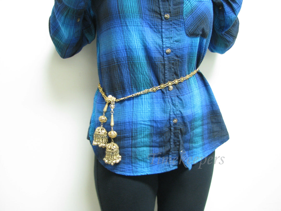 c102 Beautiful Art Deco Metal Link Belt with Metal Tassels in Gold Tone