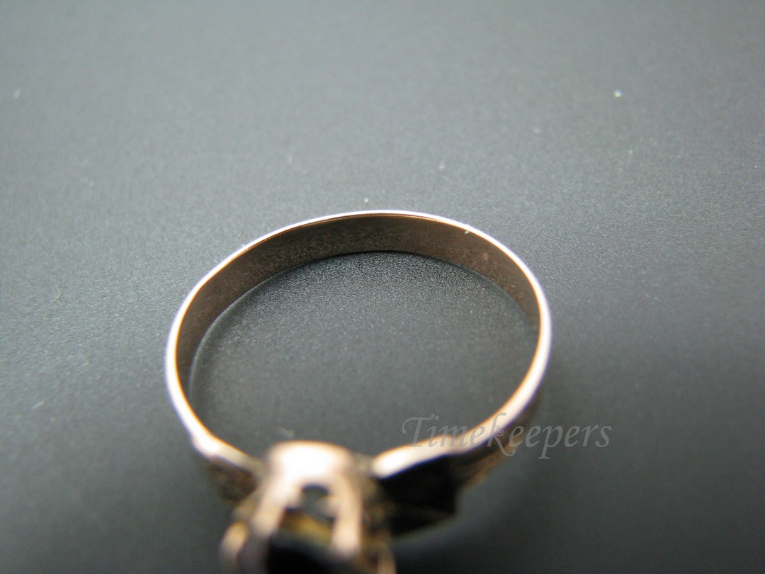 c405 Very Nice Vintage 10k Yellow Gold Ring set with a Purple Stone