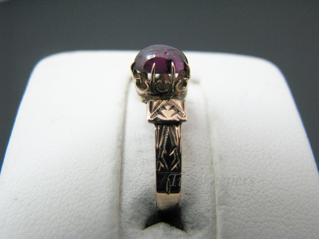 c405 Very Nice Vintage 10k Yellow Gold Ring set with a Purple Stone