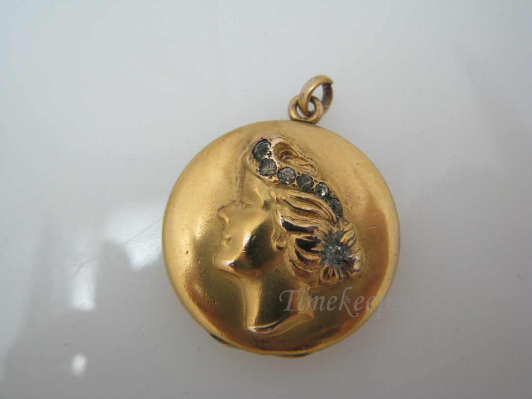 a668 Beautiful Art Nouveau Gold Filled Locket