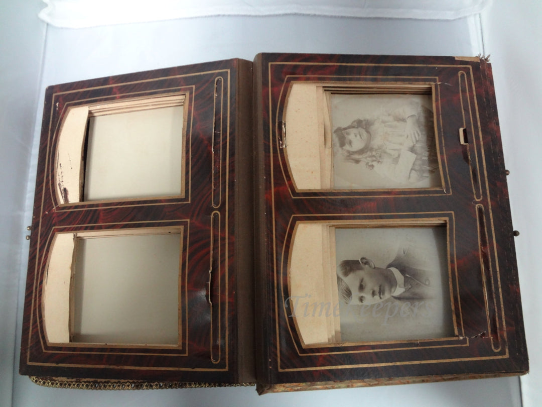 c672 Vintage Photo Album with Music Box
