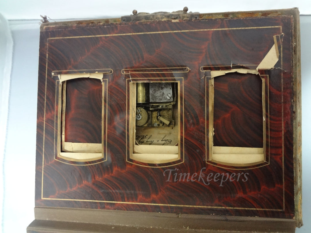 c672 Vintage Photo Album with Music Box