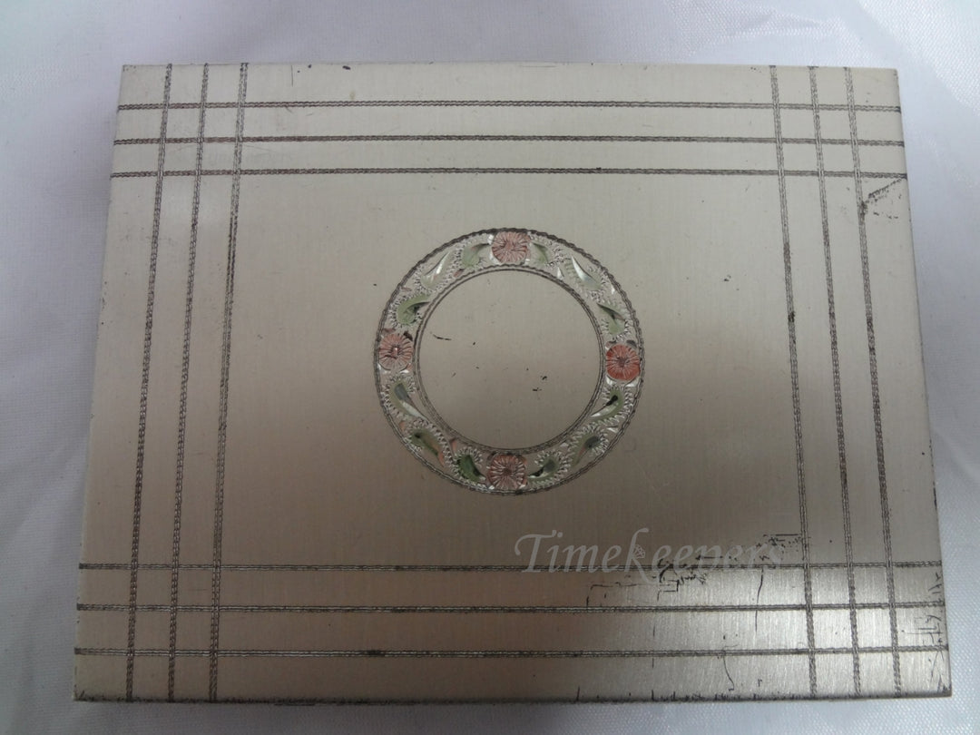 j151 1920's Etched Women's Cigarette Compact