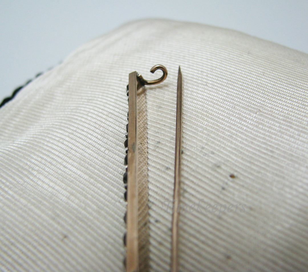 a1092 Lovely Vintage Gold Filled Bar Brooch Featuring Dark Red Stones