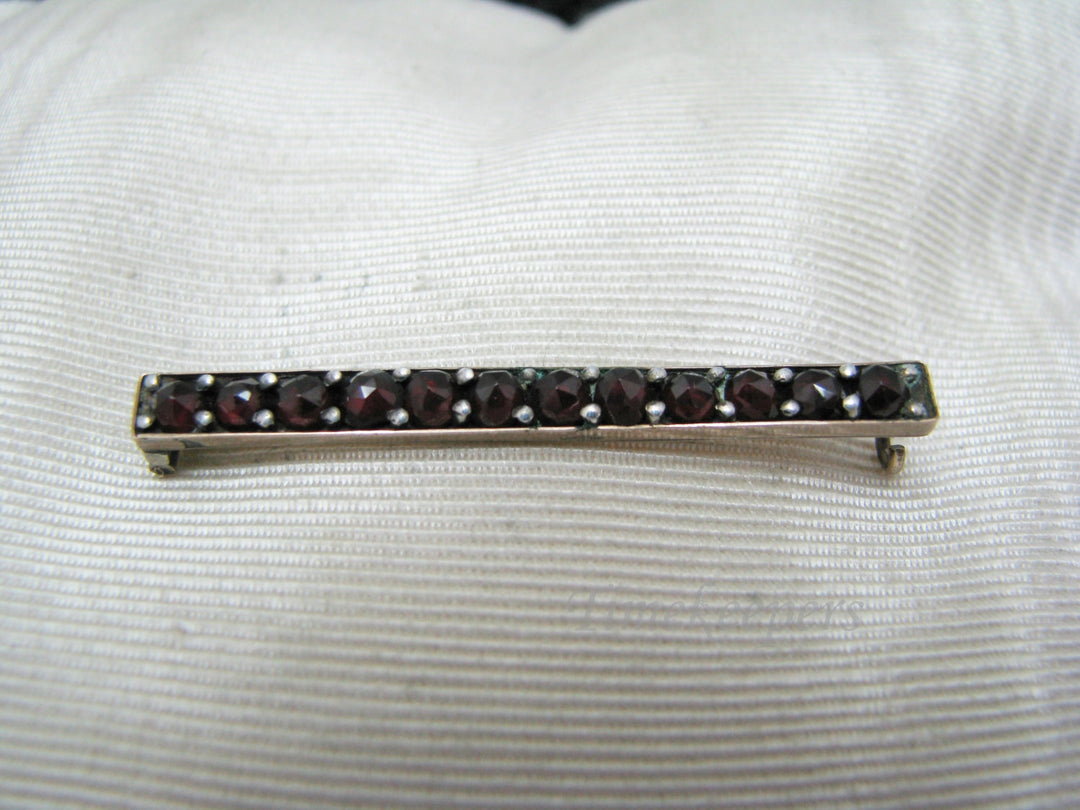 a1092 Lovely Vintage Gold Filled Bar Brooch Featuring Dark Red Stones