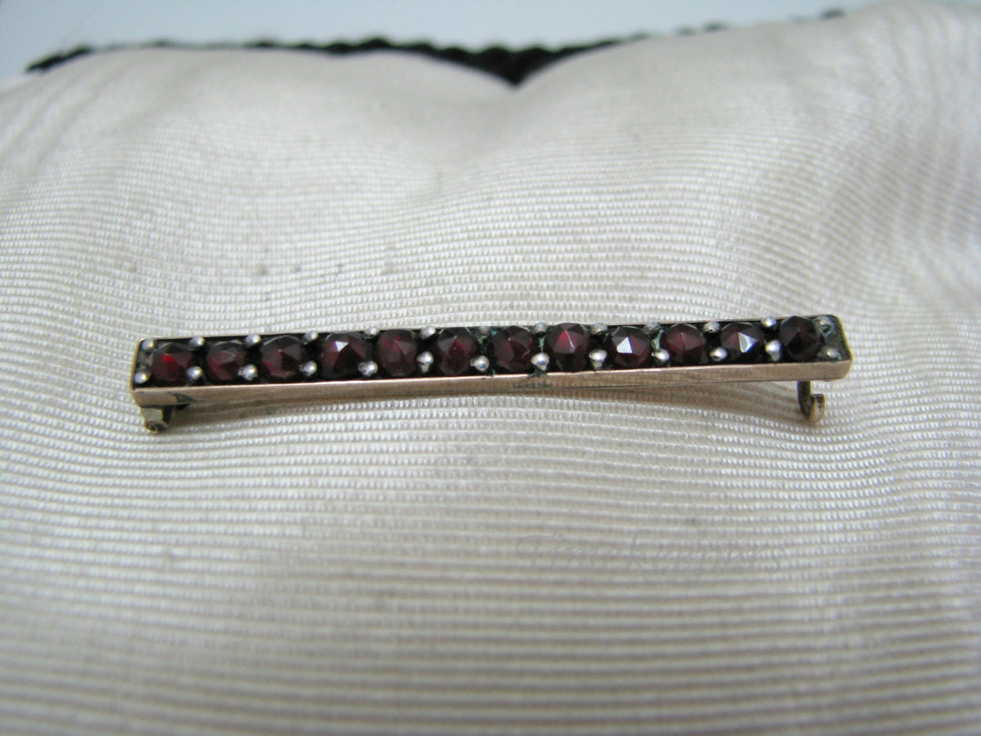 a1092 Lovely Vintage Gold Filled Bar Brooch Featuring Dark Red Stones