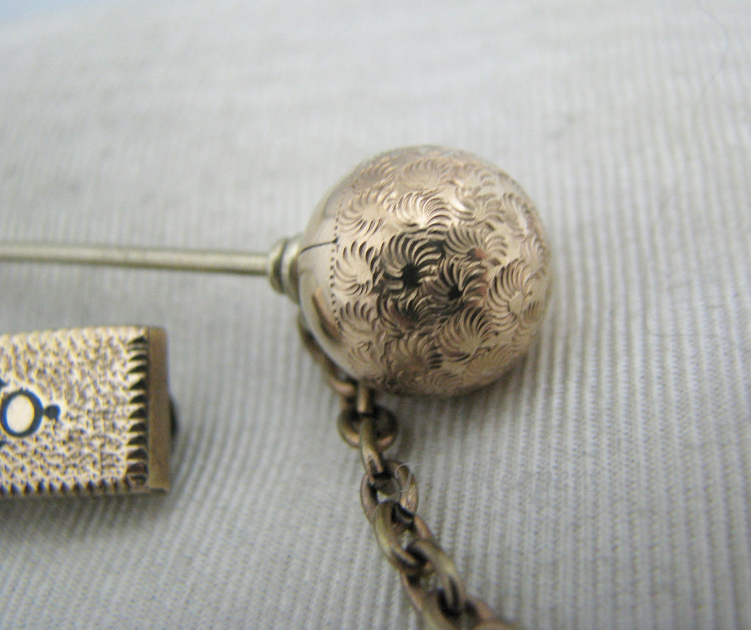a1120 Beautiful Vintage 9k Yellow Gold Hat/ Shawl or Kilt Pin with Enamel