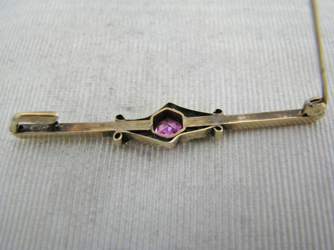 a1118 Pretty Vintage 10k Yellow Gold Bar Brooch with a Center Pink Stone