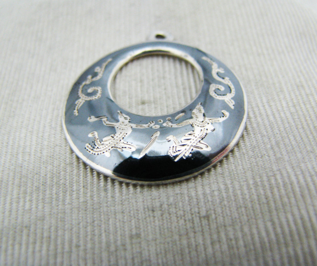 b084 Vintage Siam Sterling Niello Gray Enamel Round Pendant with Cut-Out